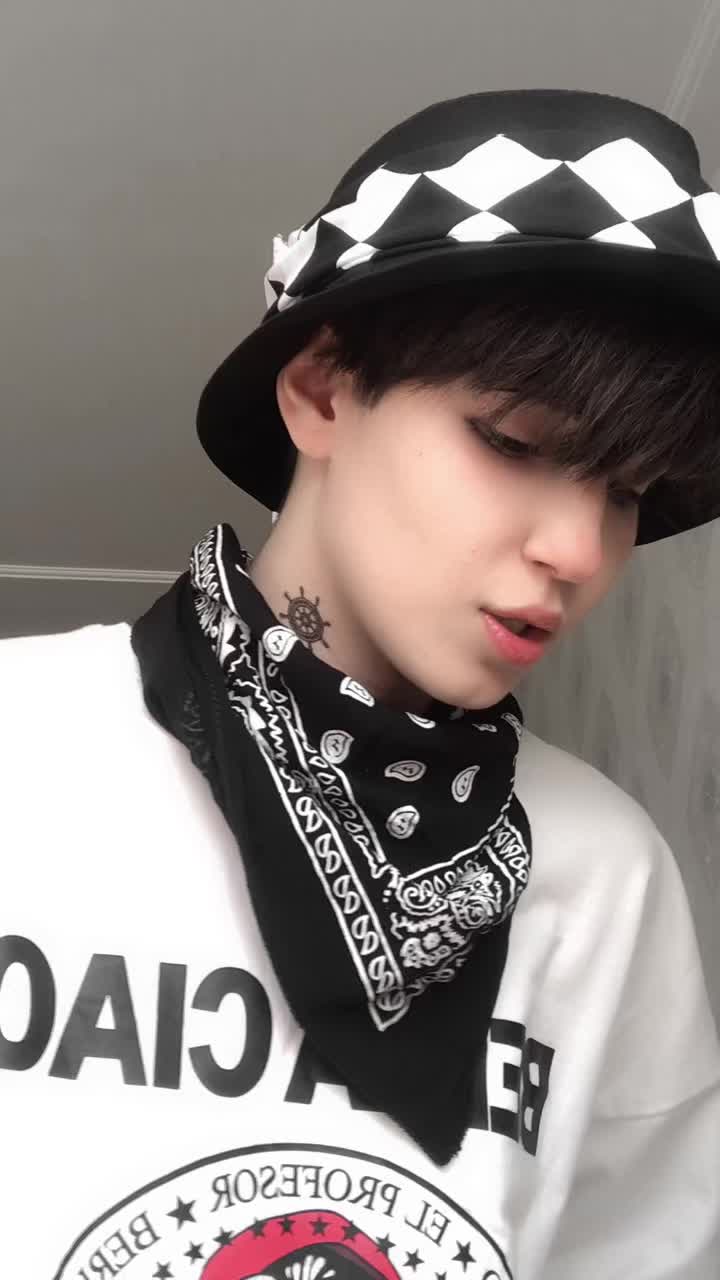 @ariwnwz_