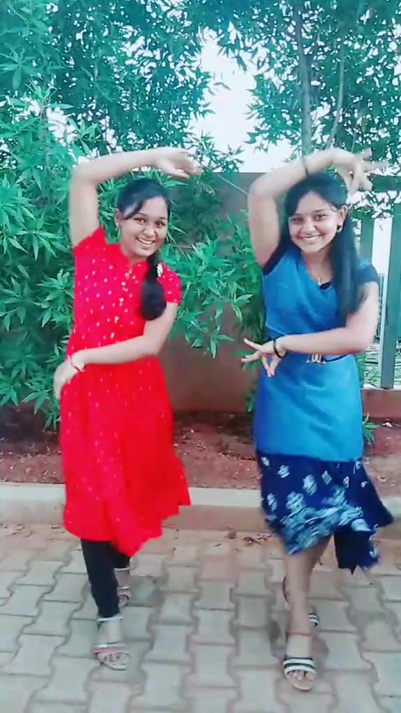 @👭 Preethi💖Pavi👭
