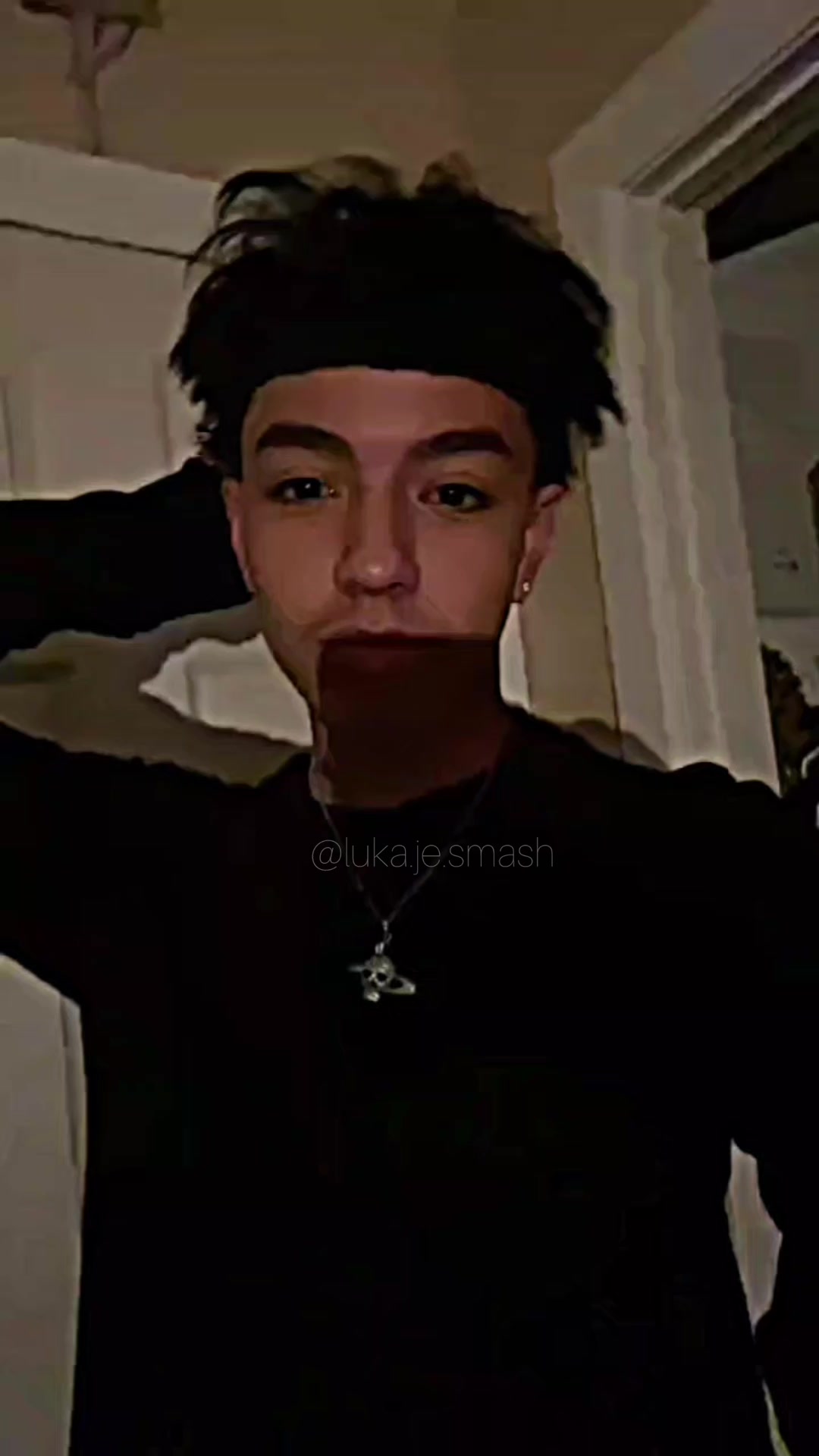 @- 🧟