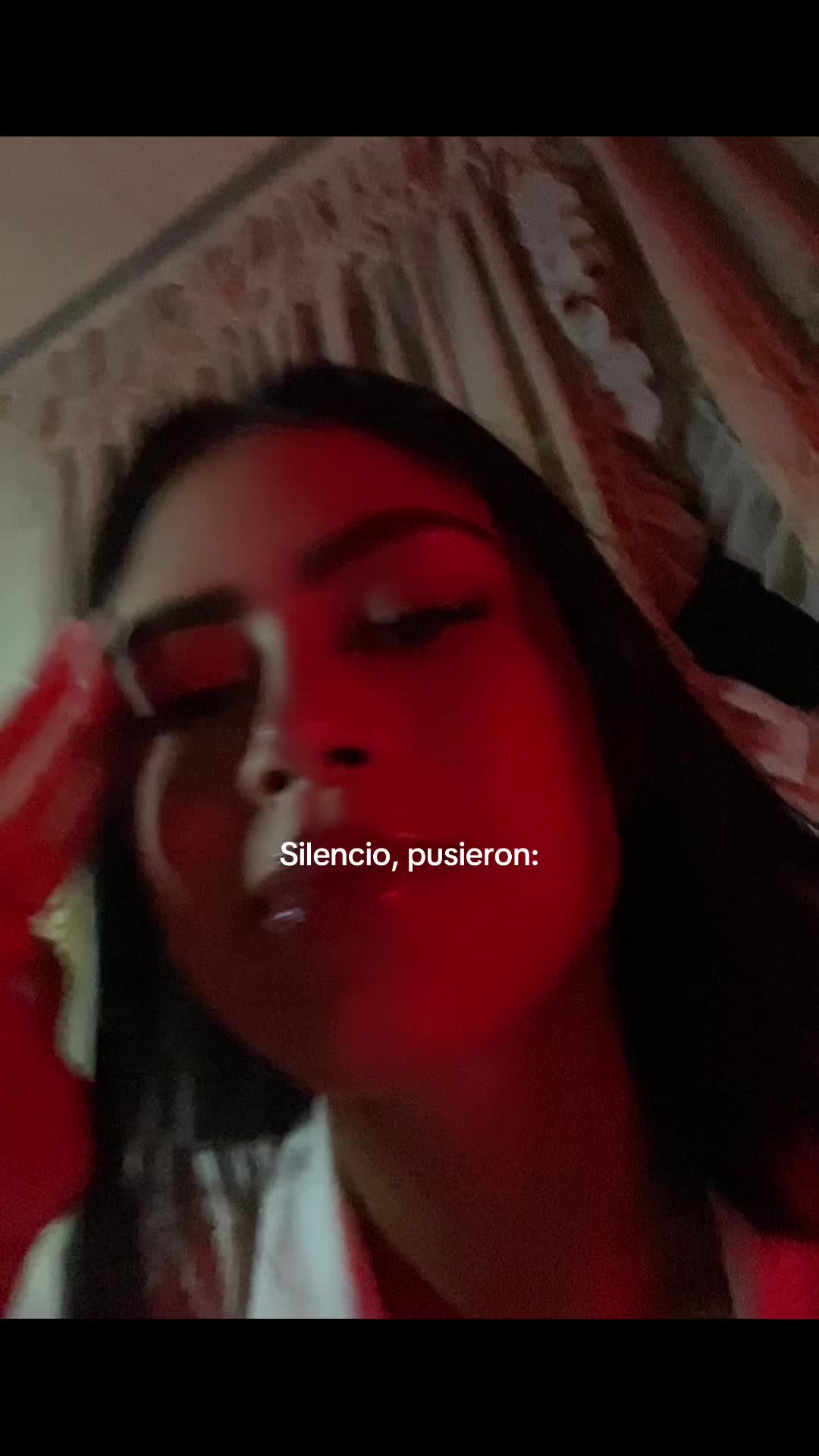 @soyhillary_04