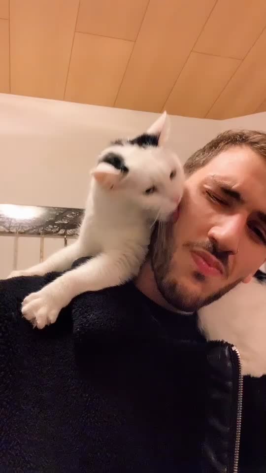 @johnny_fame_