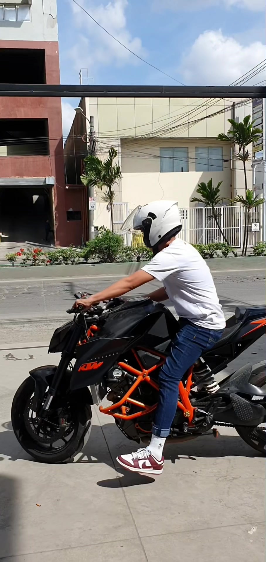 @Larx. 🛵