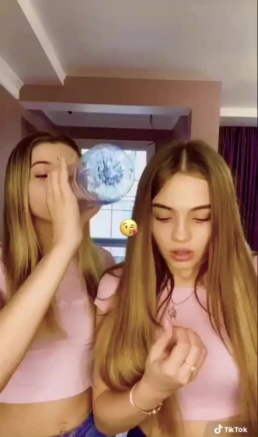 @•Валя и Юля🦋