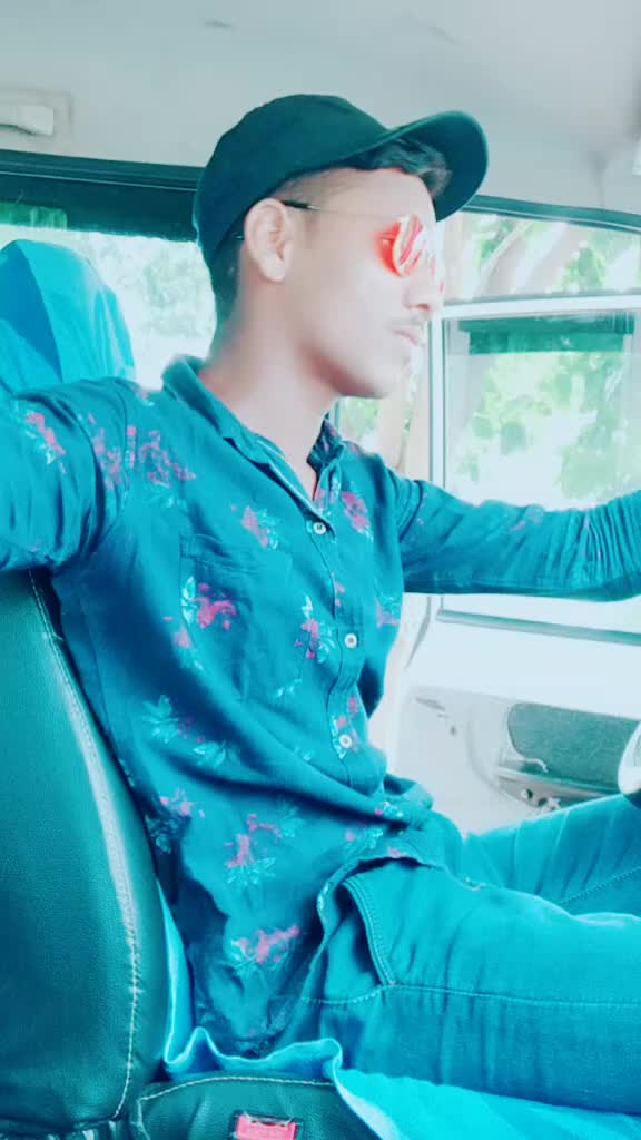 @cute boy moin