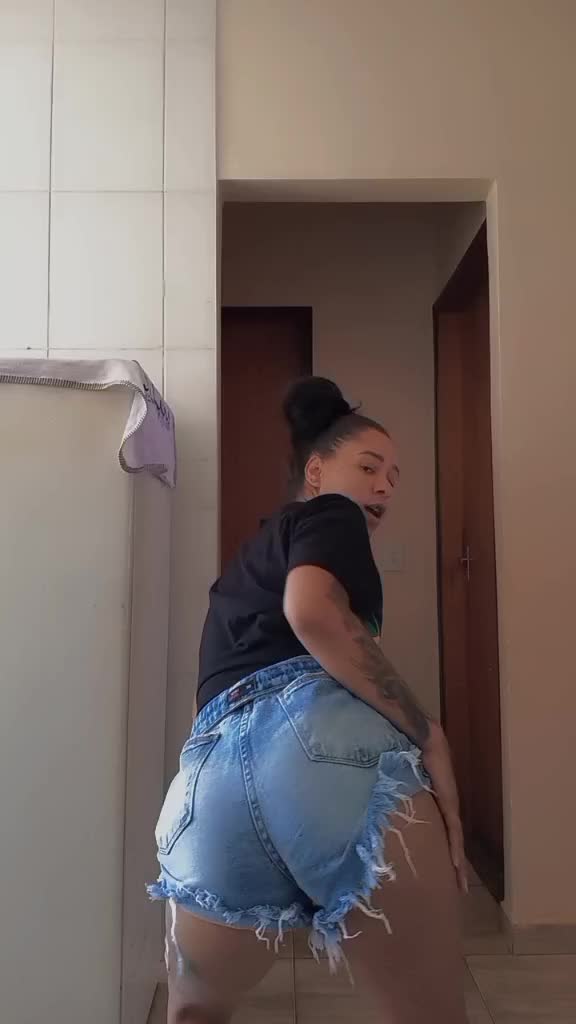 @Loira tatuada