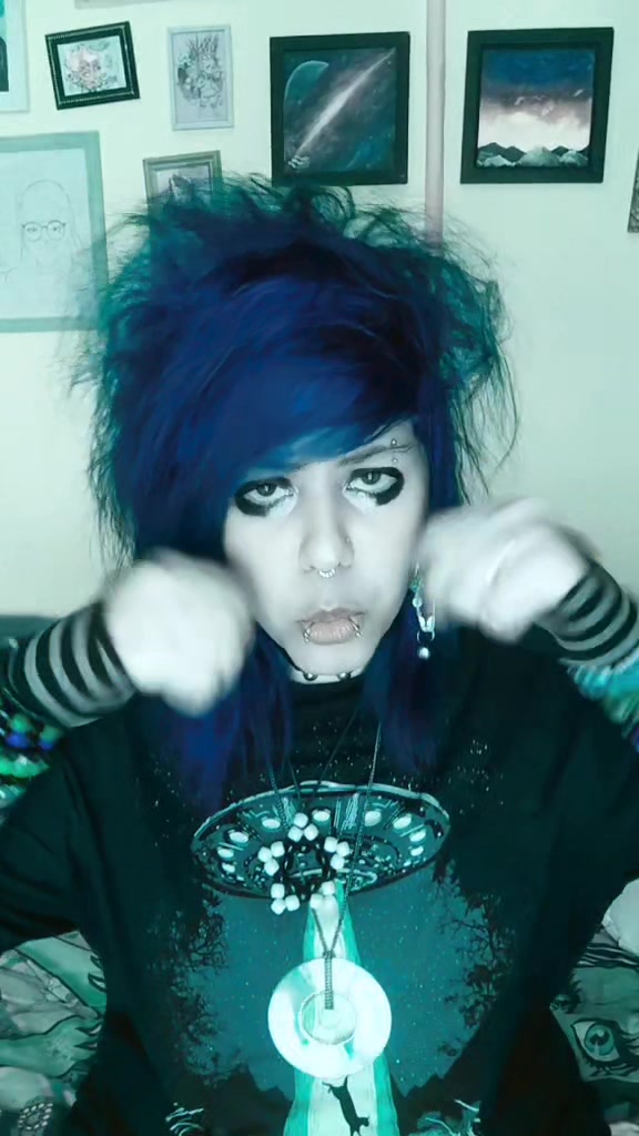@Emo_Rara