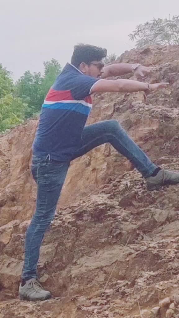 @Mr_Dhanush😀