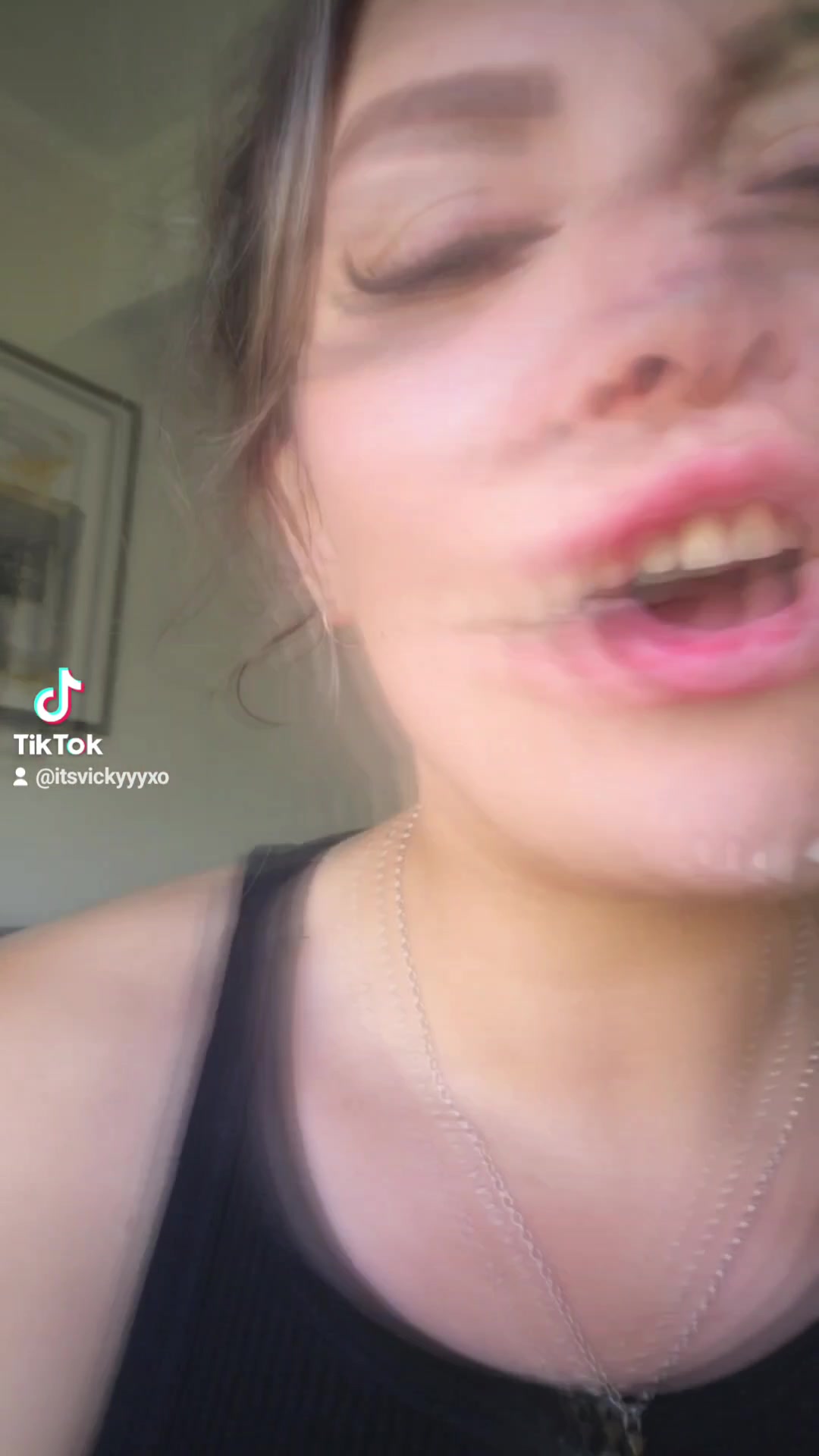 @ItsVickyyyxo