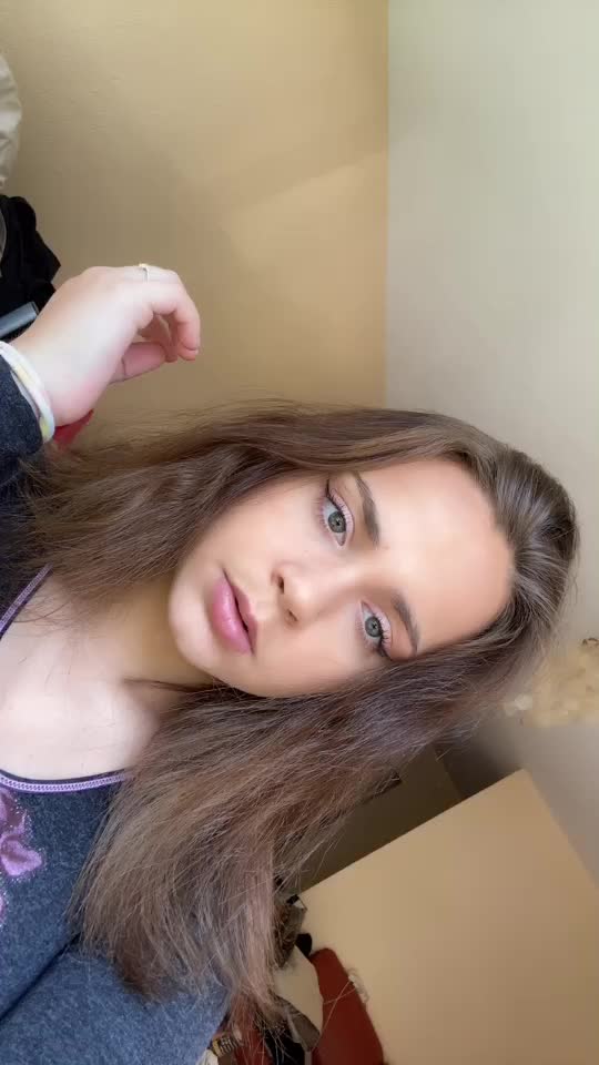 @Angélina
