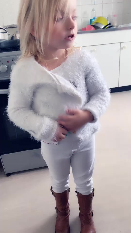 @No&eacute;mie Shayness