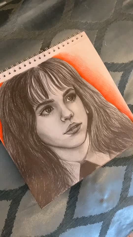 @что-то рисует