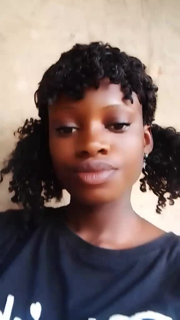 @FAVOUR D SMART GIRL 💜💜💜
