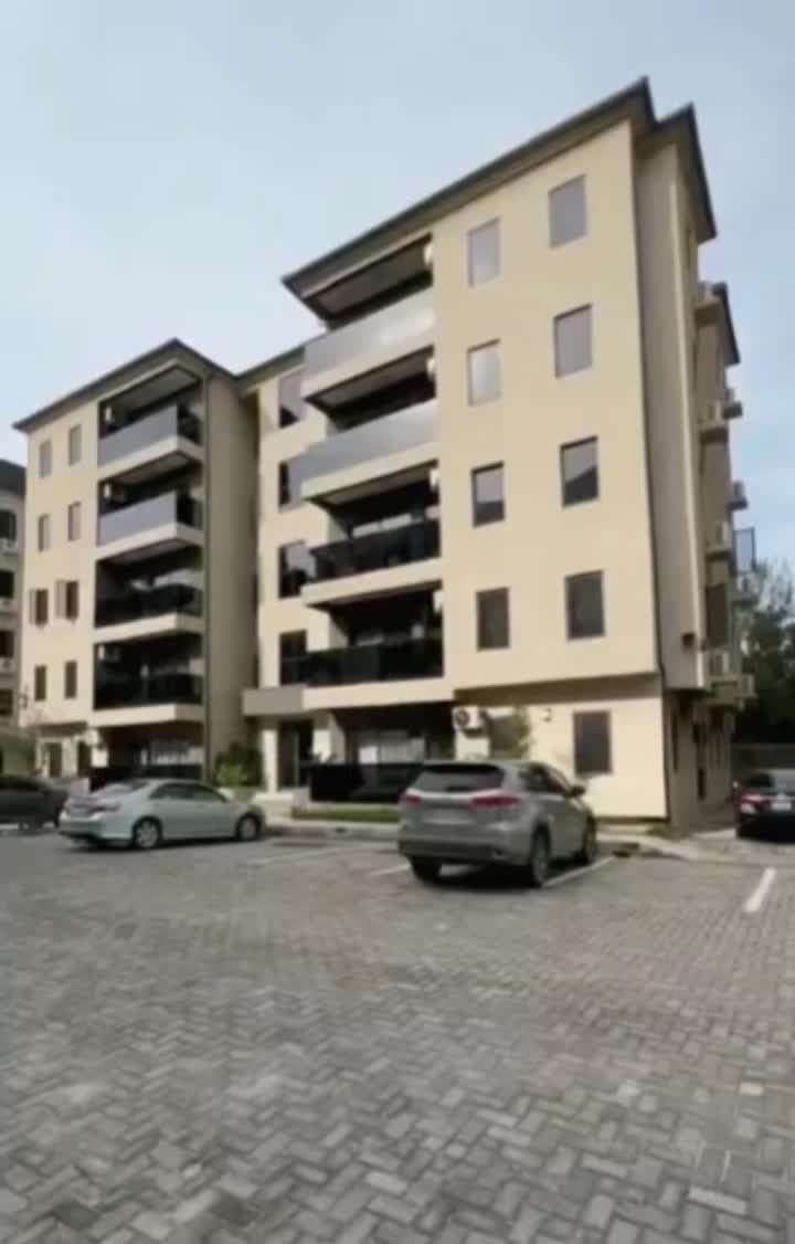 @BLUEHEDGE REALTORS
