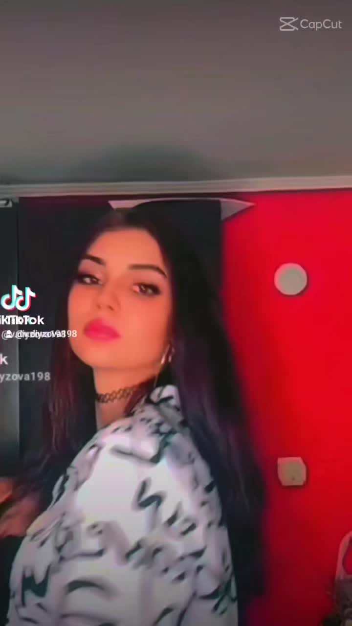 @Violetta Dyuzova