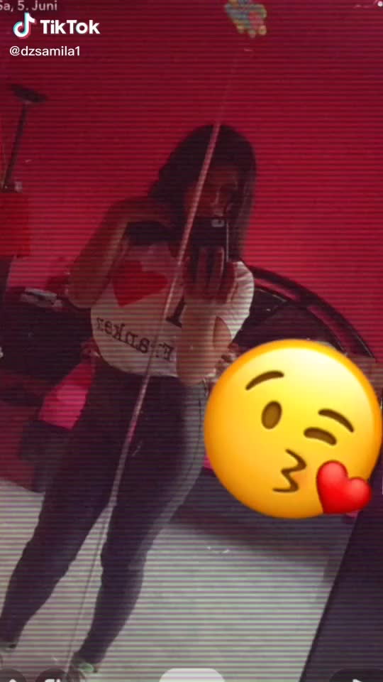@dzsamila amira&hearts;️🖕
