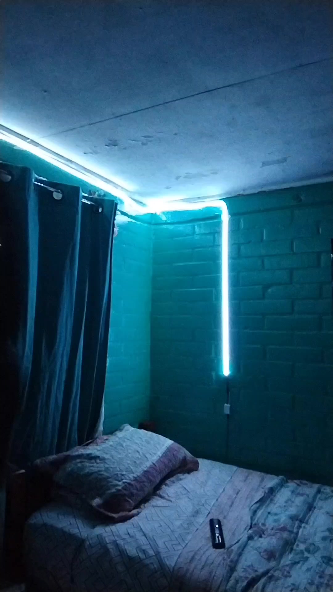 @𝕭𝖑𝖆𝖈𝖐𝕻𝖍𝖆𝖓𝖙𝖔𝖒𝖃𝕯