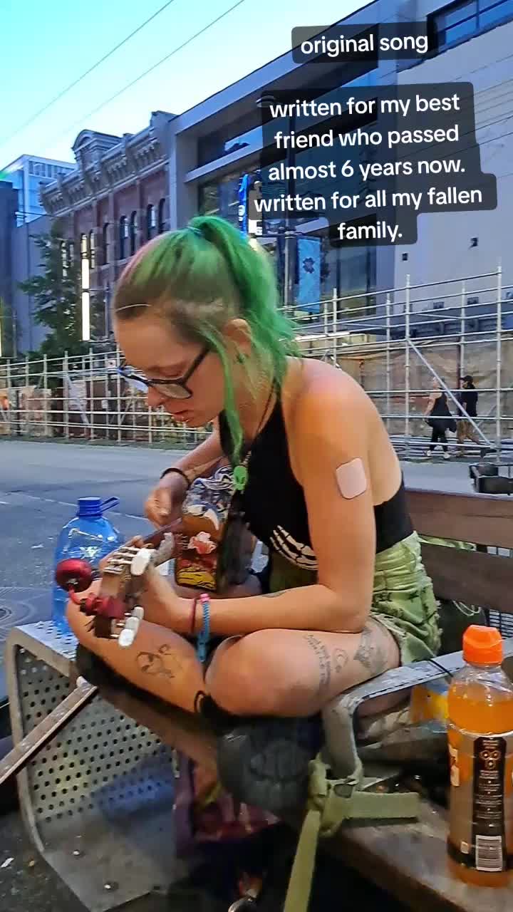 @friendlyalien 🇨🇦