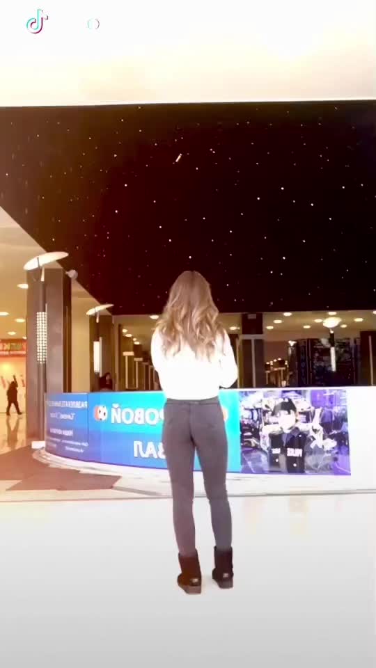 @TOTAL TIGHT JEANS