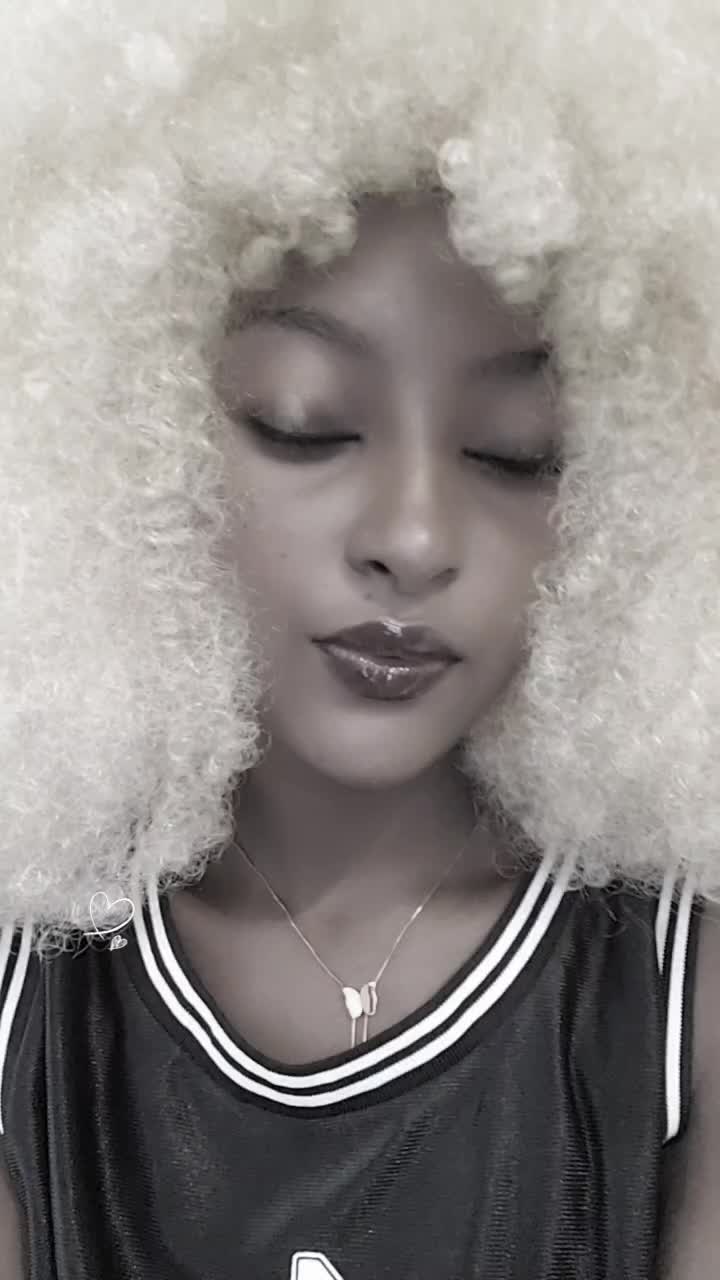@Vee_vay 🦋💜💙💚💛🤎🤍🖤