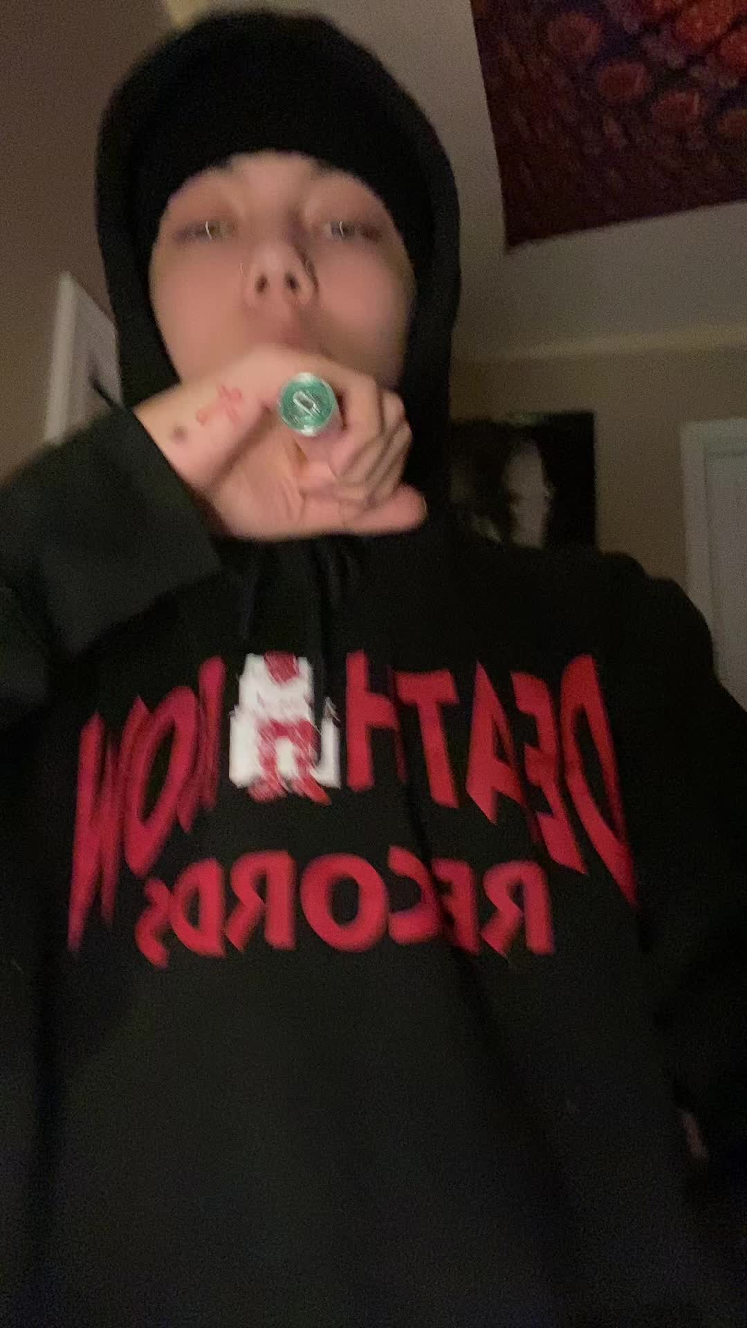 @🖤