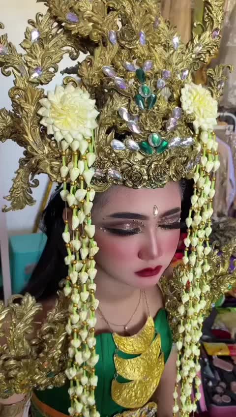 @REVI RIAS MAKE UP