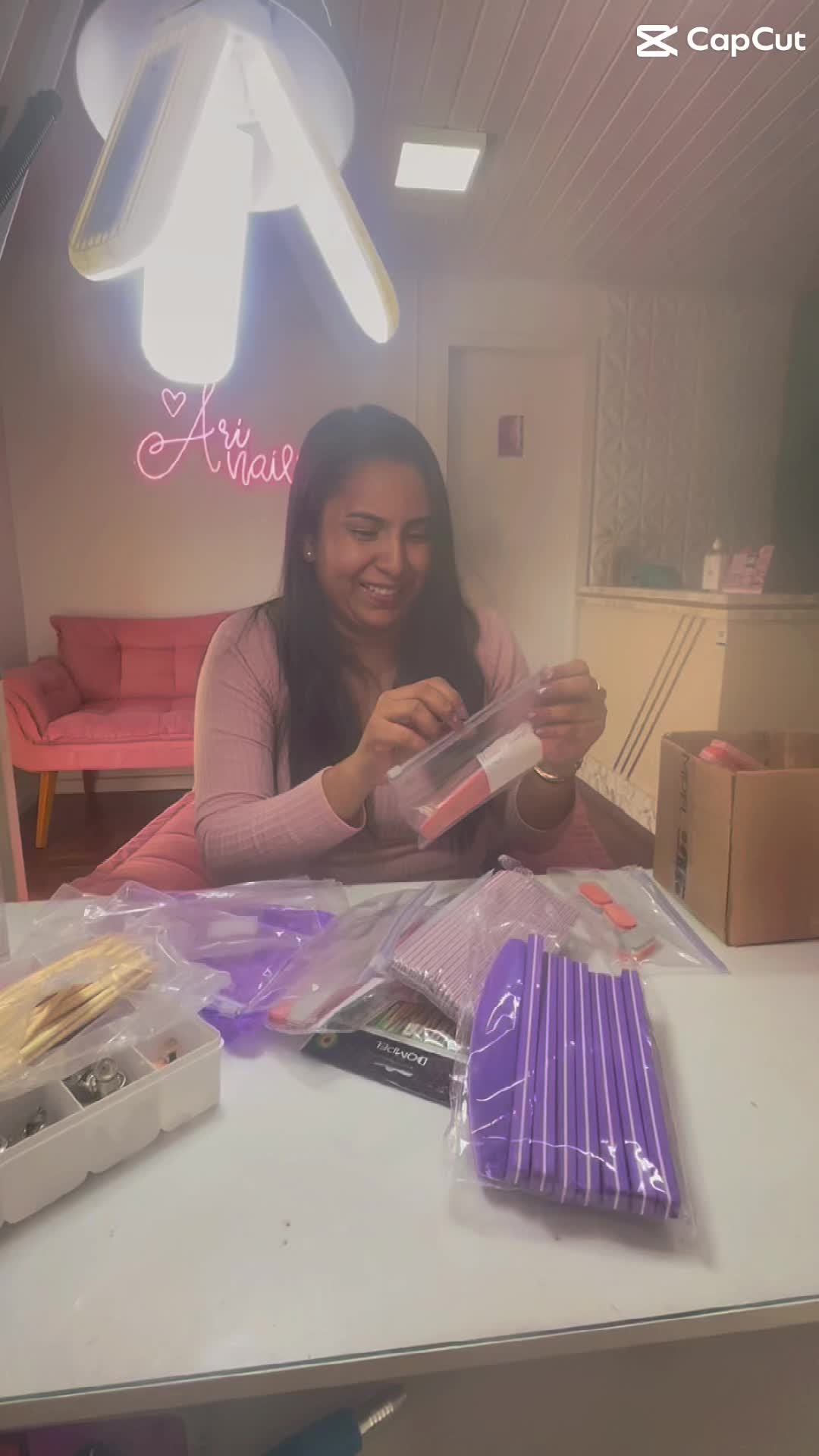 @Ari Nails