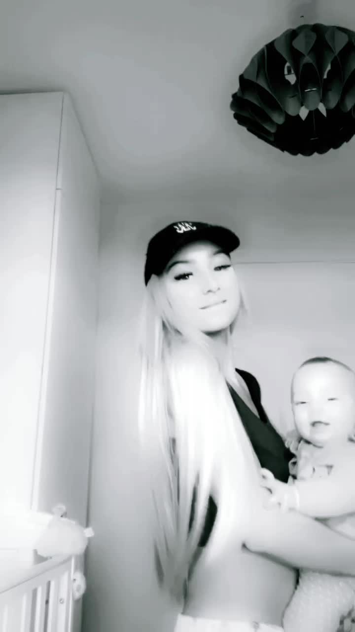 @alexandraxoxo