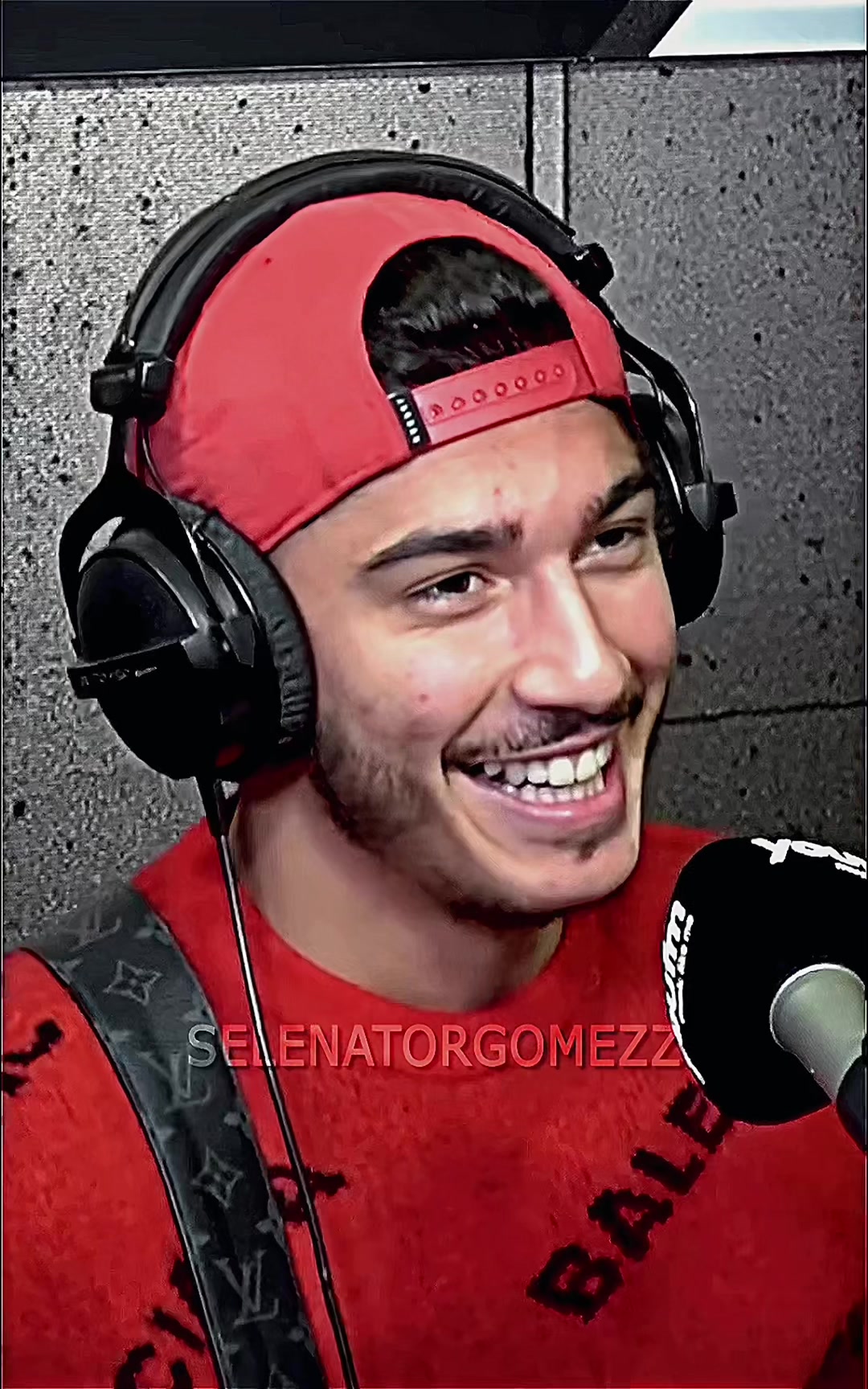 @YourFavouriteEditor