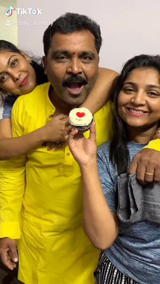 @DOLLY_AUSETTY_VJ