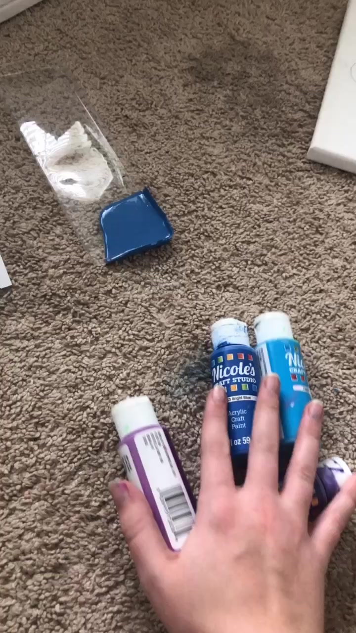 @😸