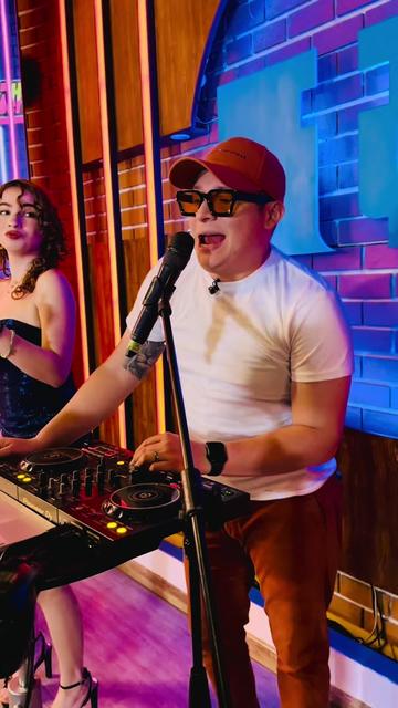 @Hoy es Viernes