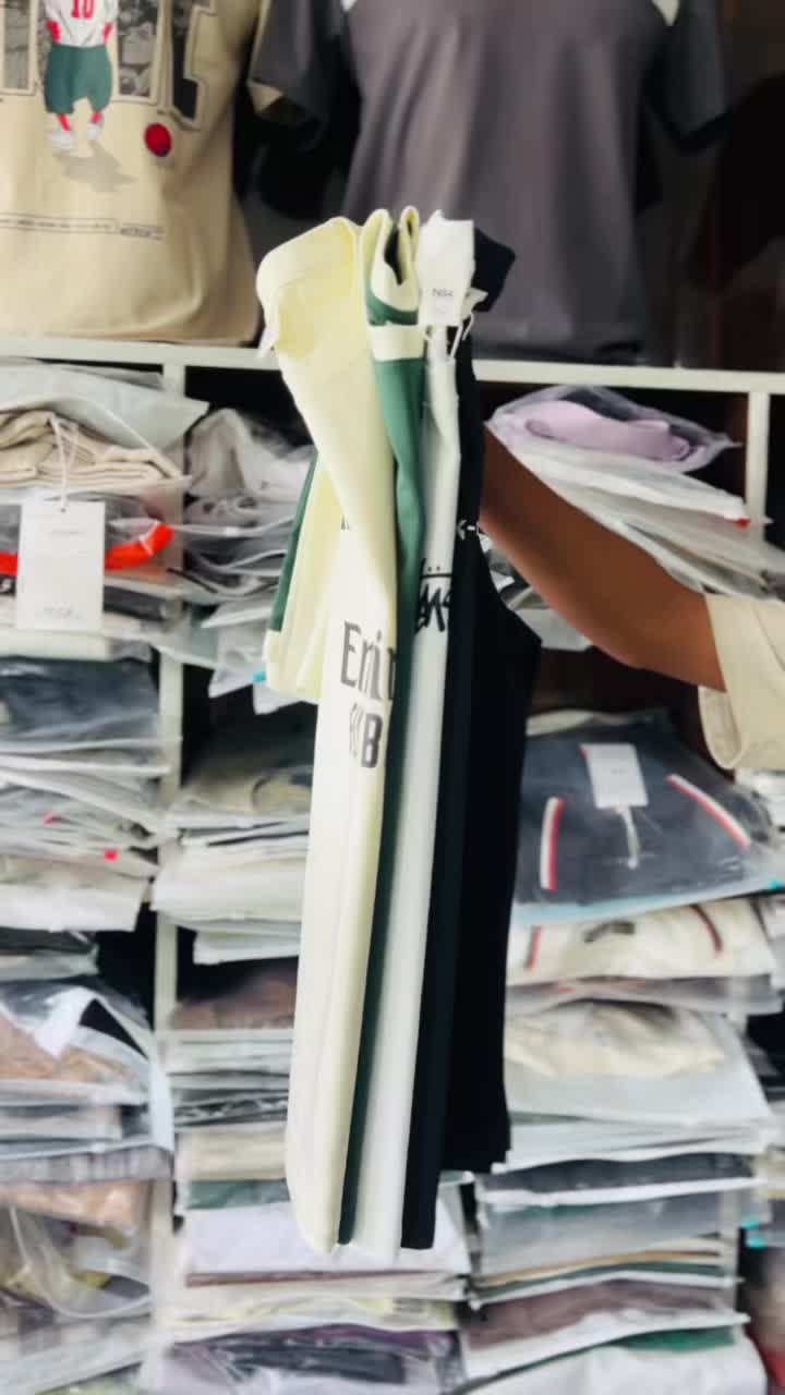 @Shoe Bank And Fashion Hunt