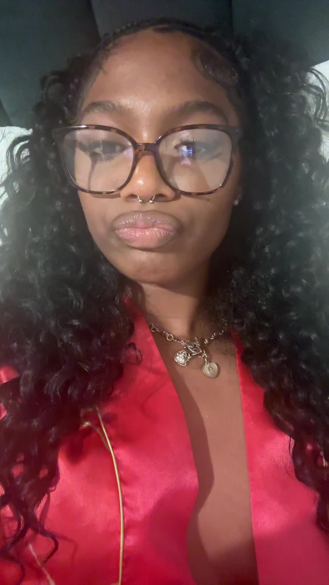 @lovesyniaa