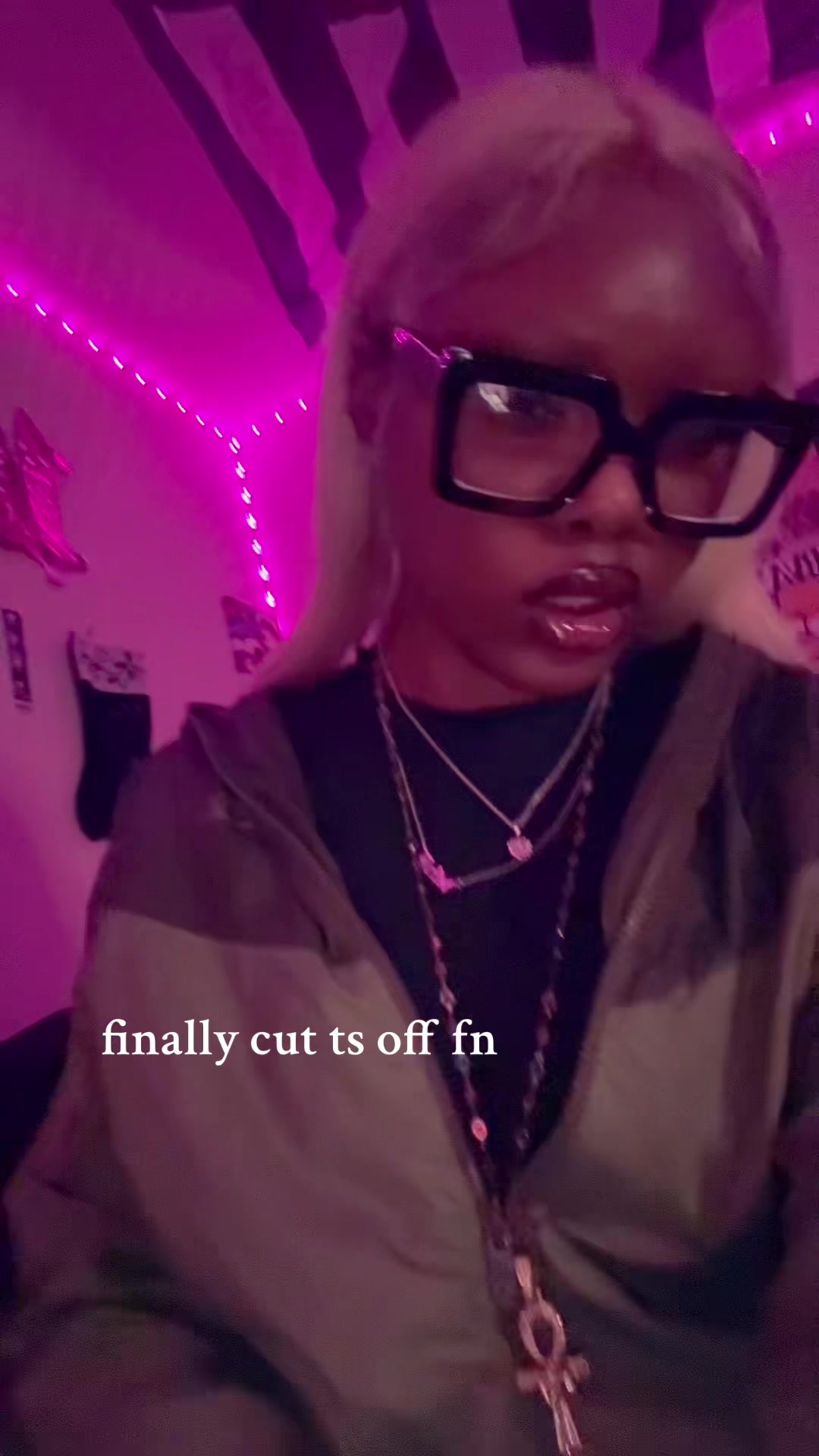 @1800💋.
