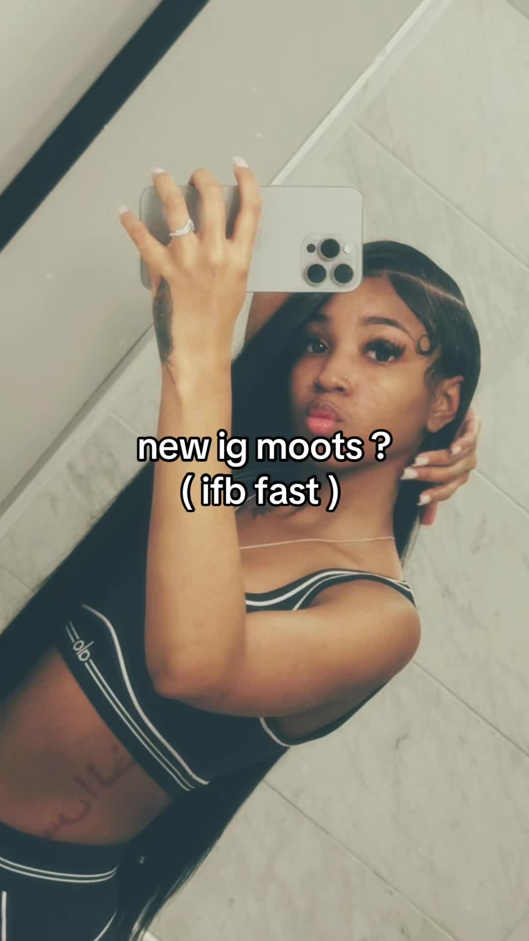 @ᥫ᭡.