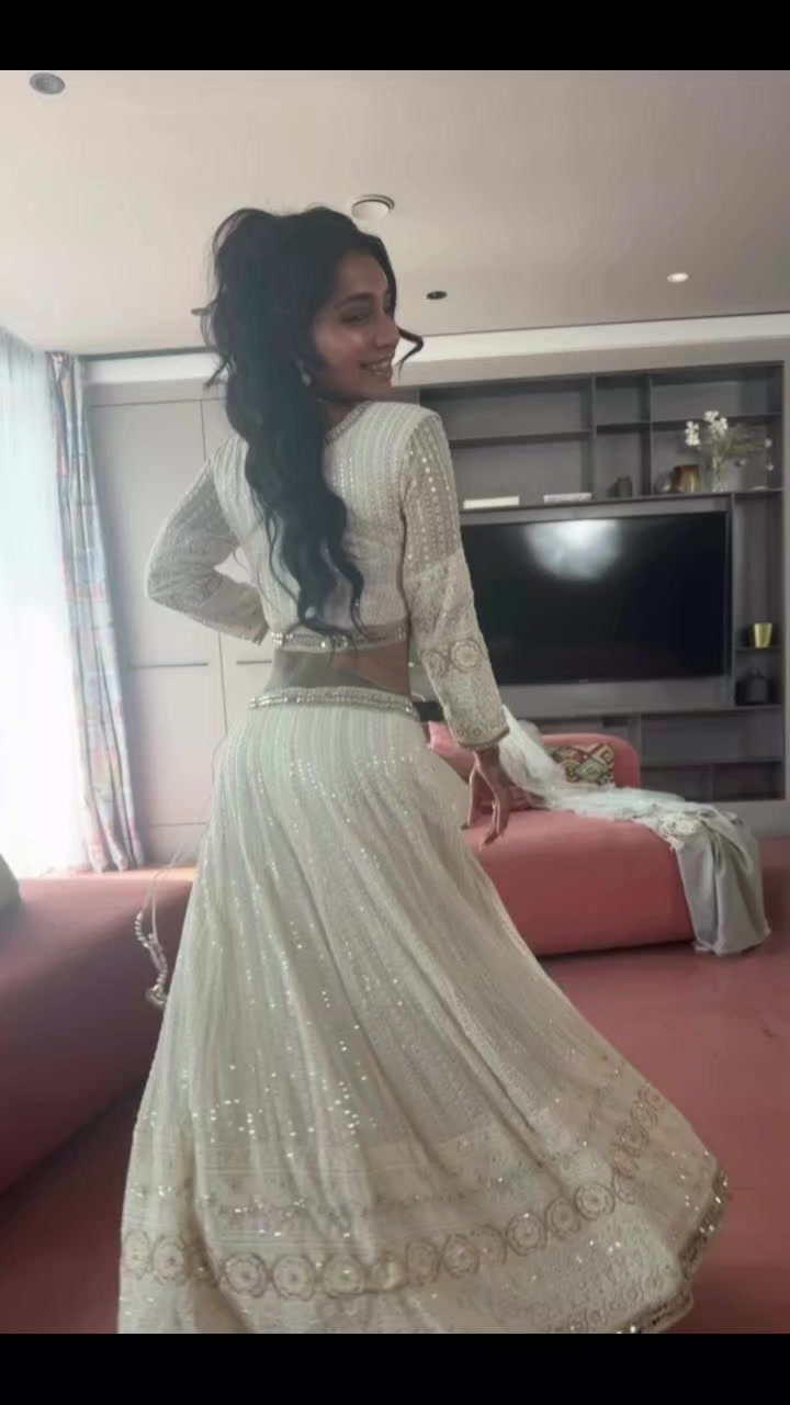 @yasmiinakhannn