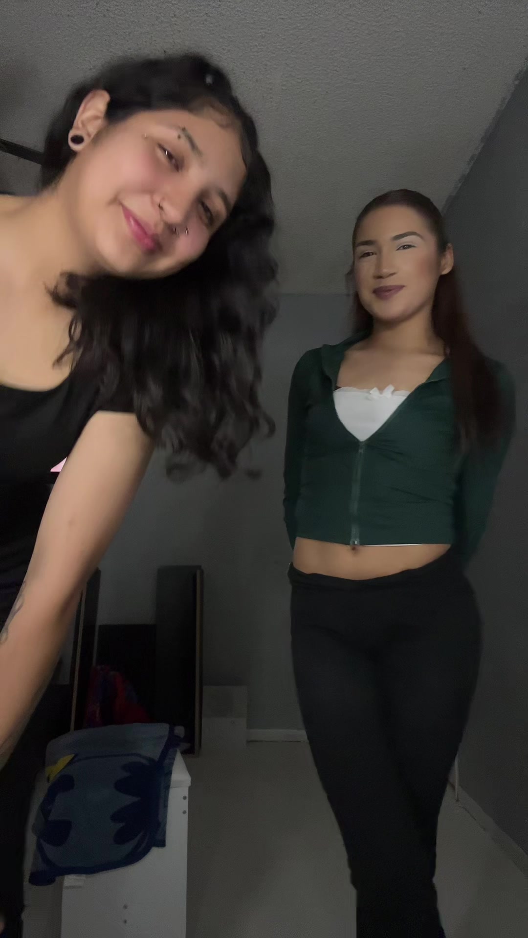@𐦍