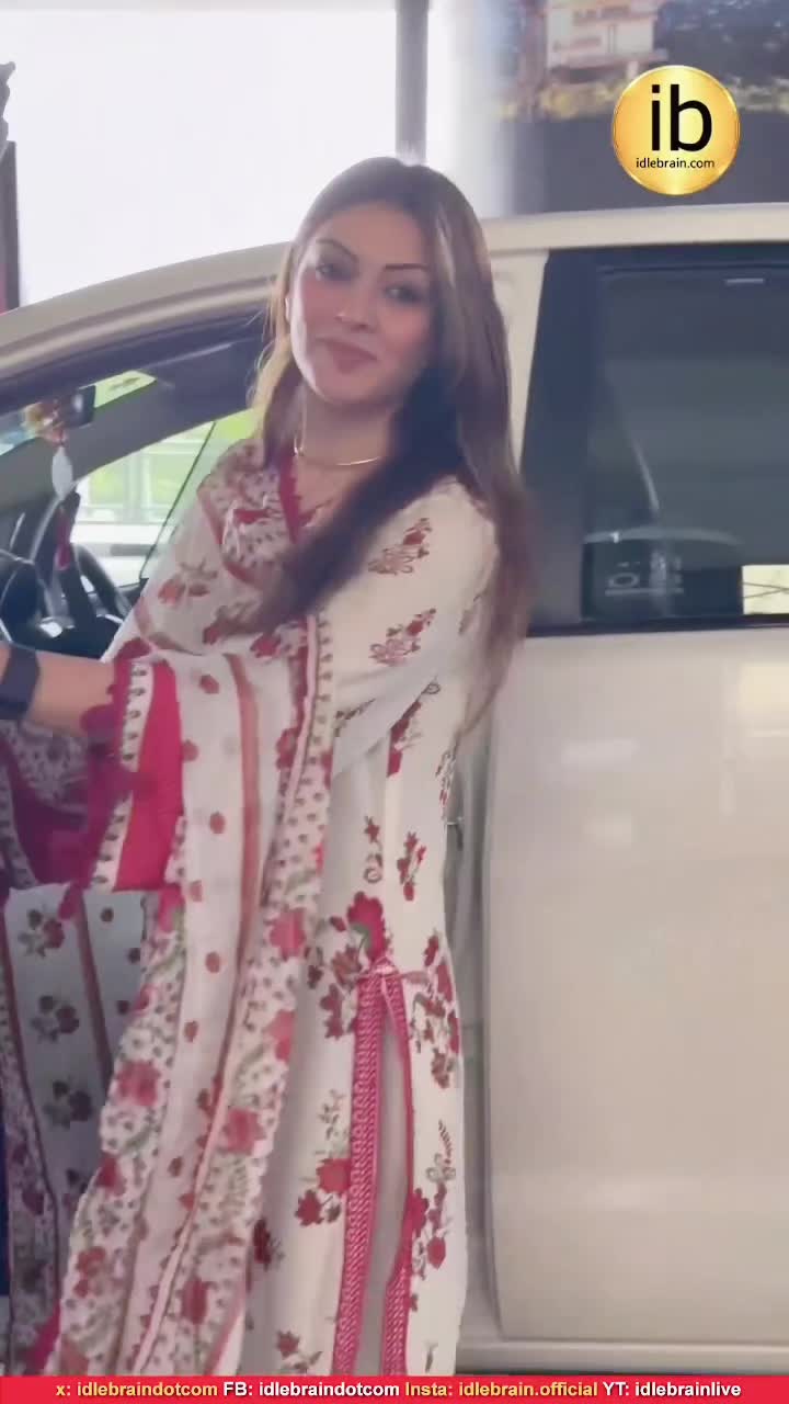 @Lovely Hansika
