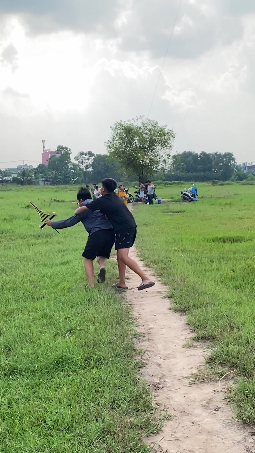 @Thả diều cùng Lợi