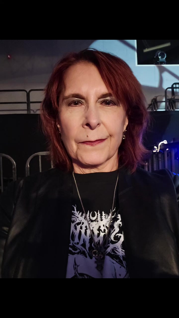 @Debbie Elicksen 🇨🇦🇺🇦🤘🧡