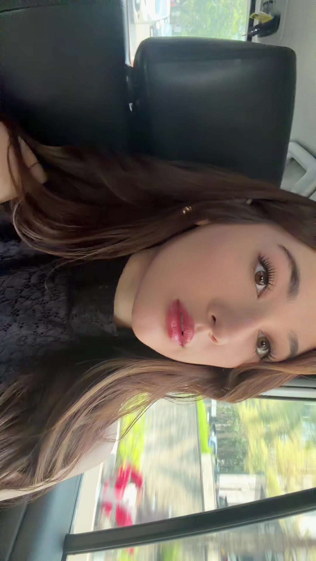 @laura