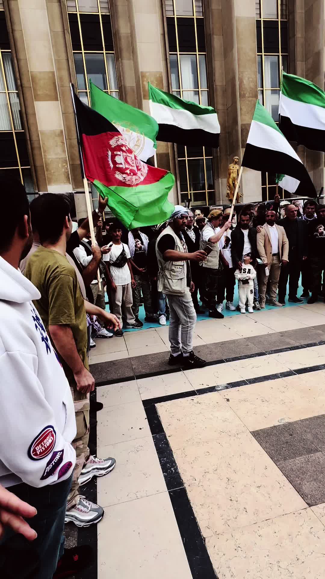 @𝚃𝚊𝚓𝚒𝚔_💚🤍🖤