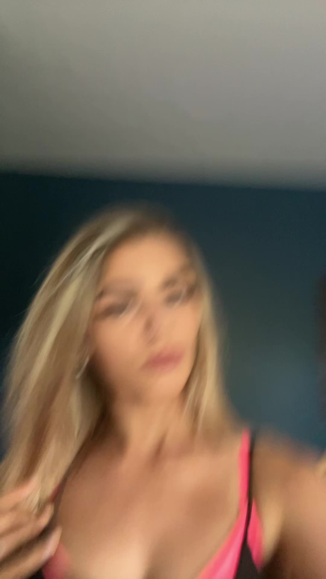 @ells🍒💋❣️👅