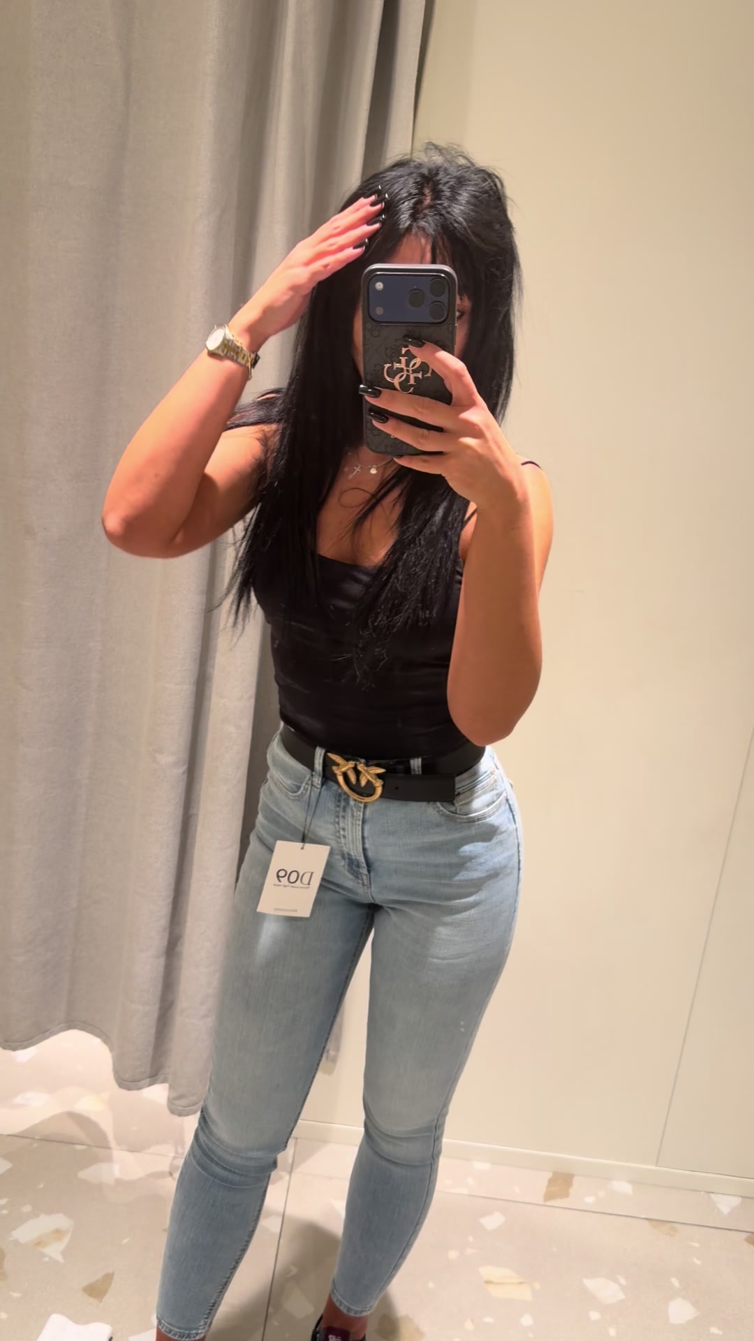 @theveluora