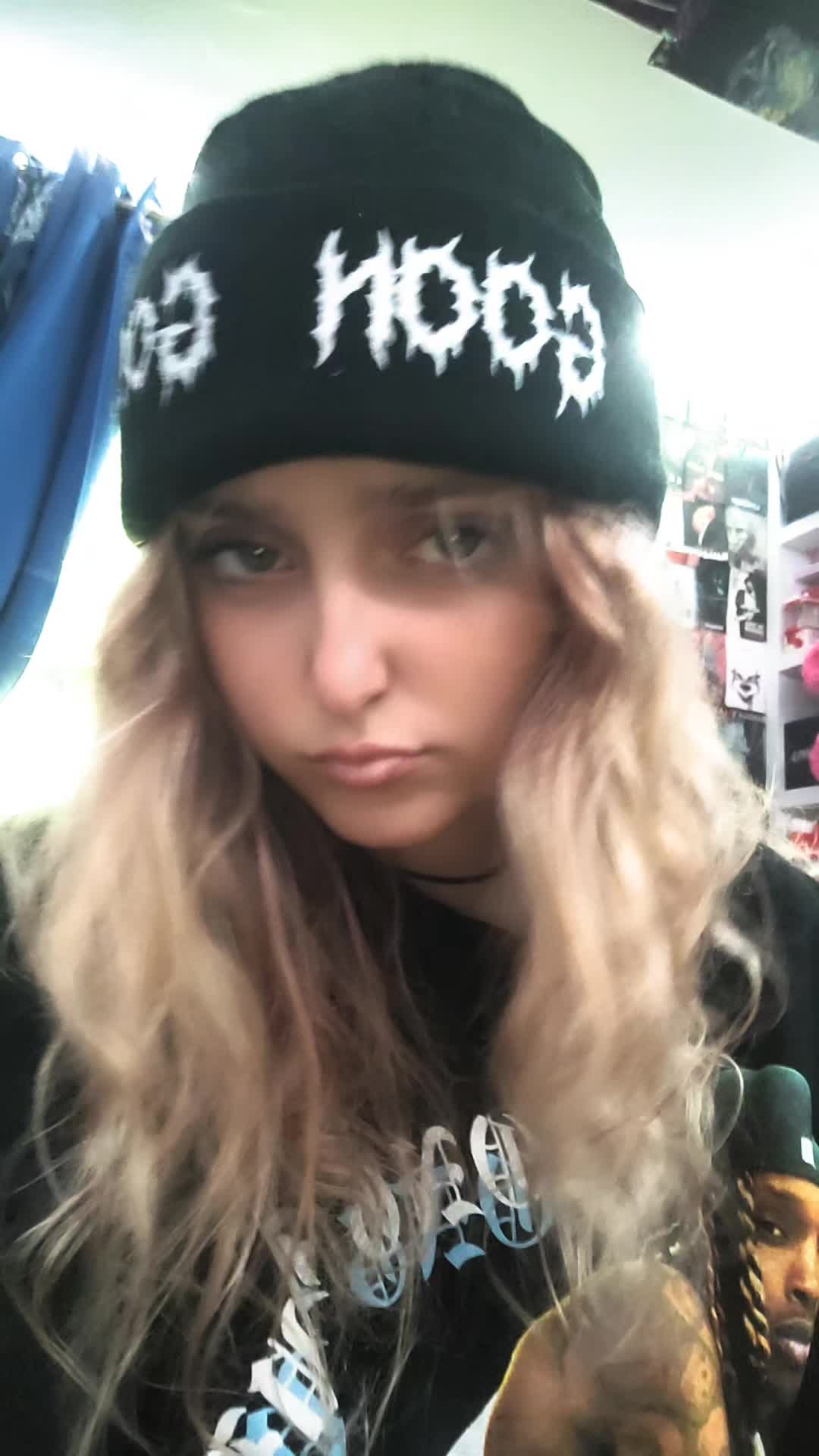 @Megan😻🖤