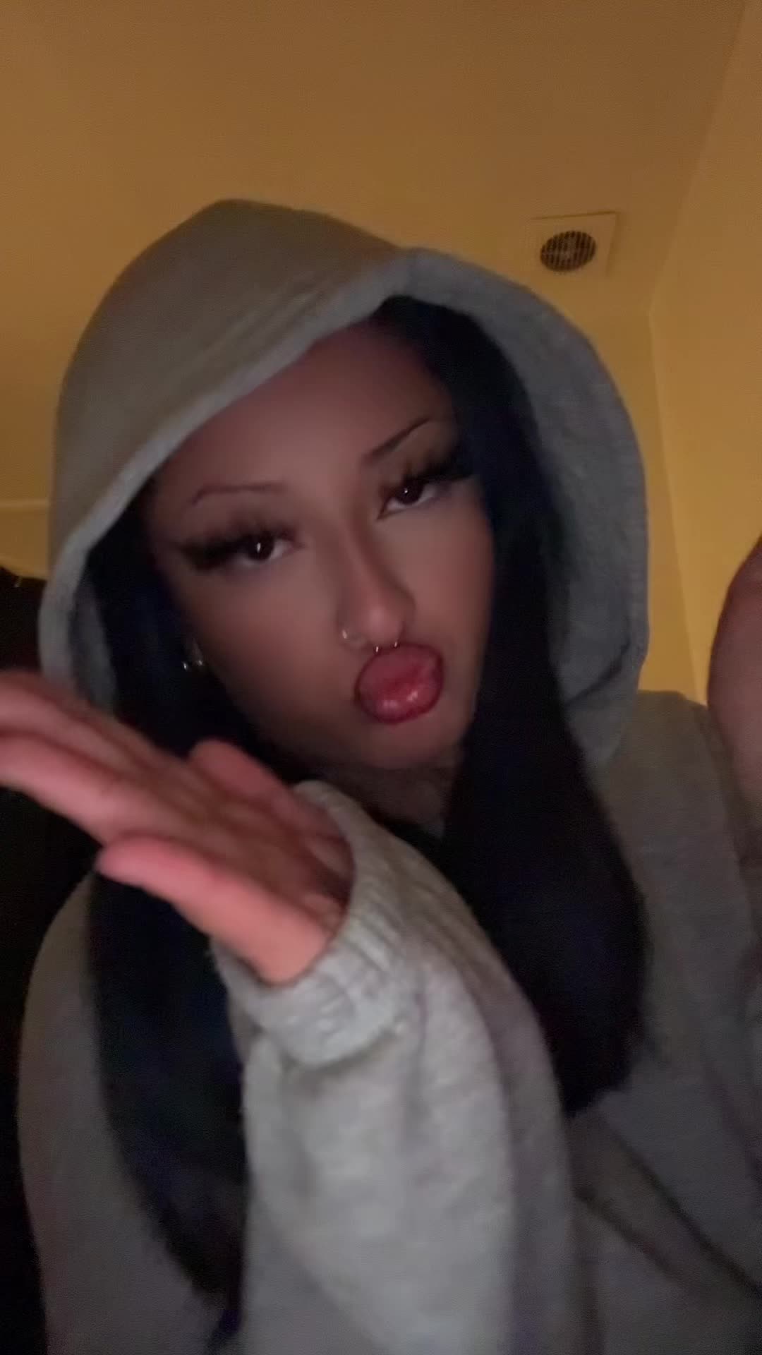 @Ana