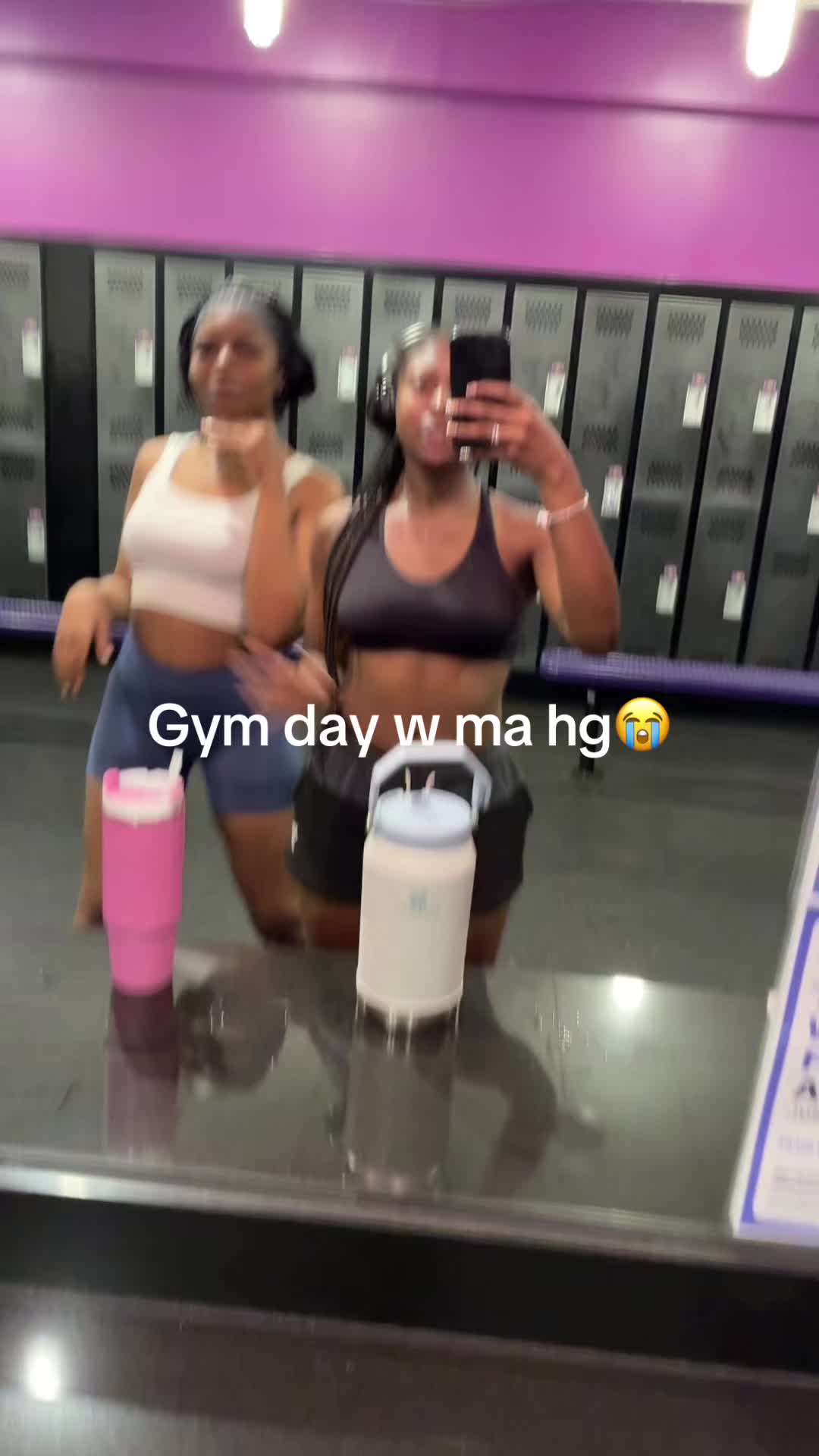 @rockoutzari_