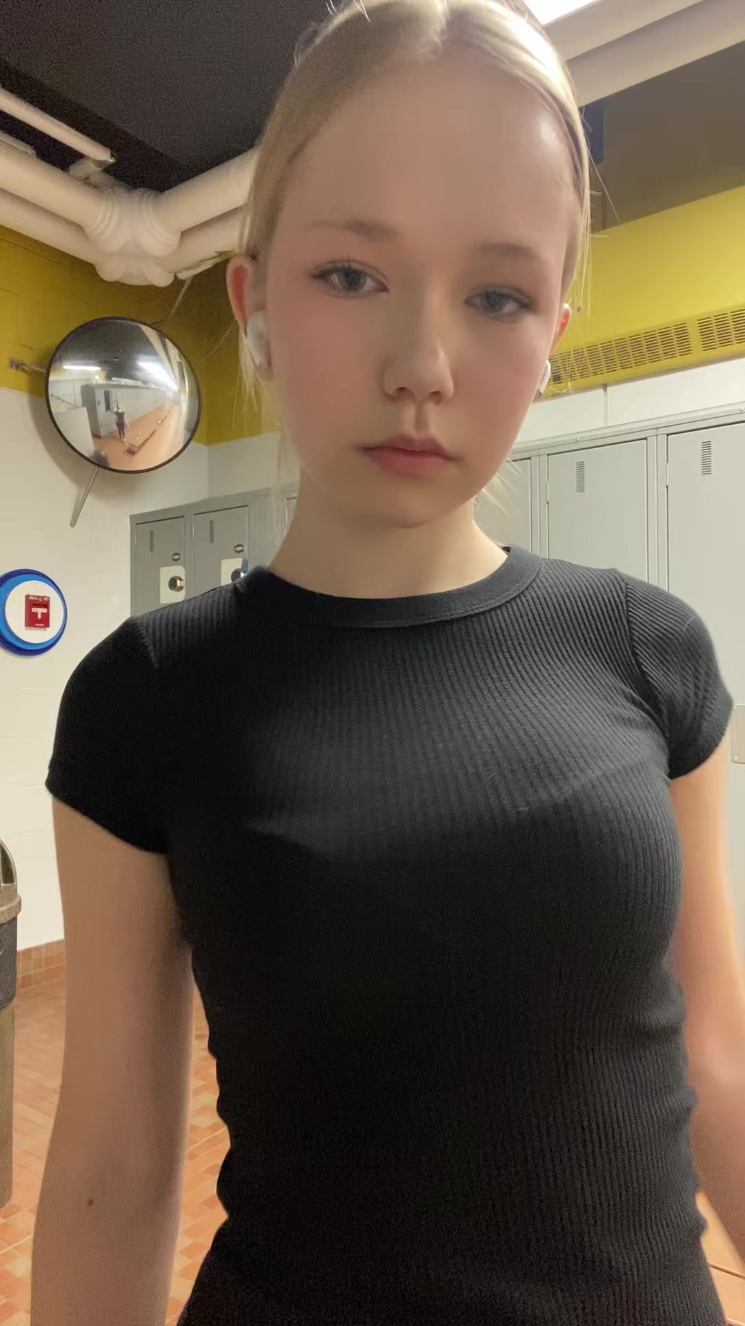 @🙇🏼♀️
