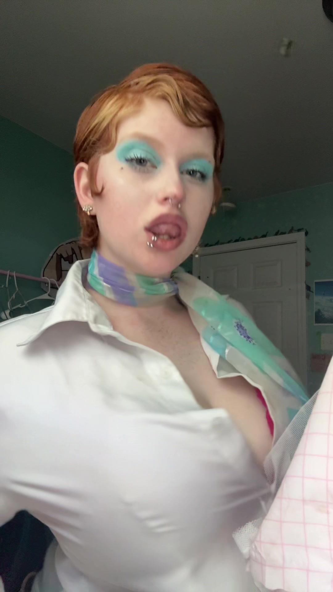 @luv2eatworms