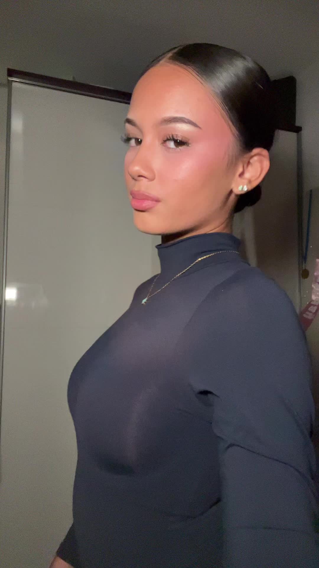 @𝐒𝐡𝐚𝐫𝐨𝐧 𝐊𝐡𝐚𝐞𝐥𝐚